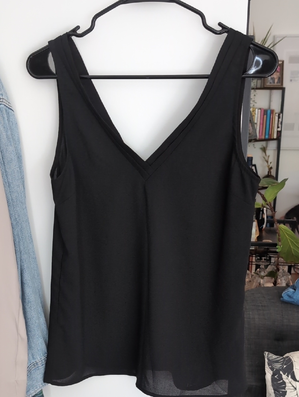 Dynamite Black V-Neck Sleeveless Camisole